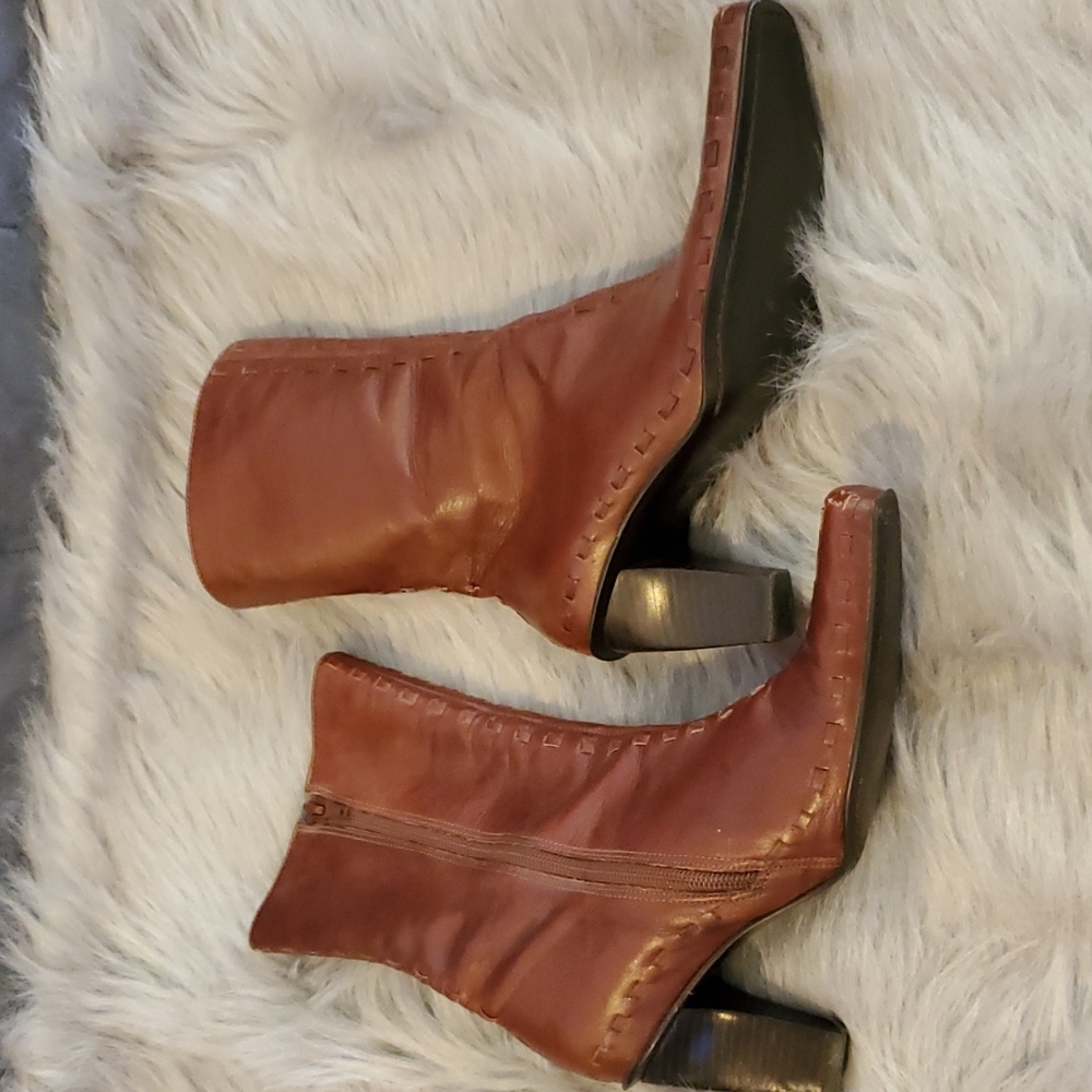 Vintage leather Arturo Chiang boots